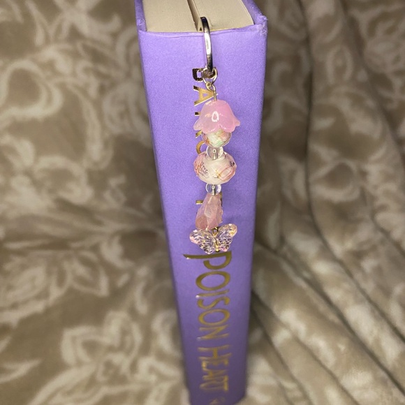 Handmade metal hook bookmark - Picture 3 of 3